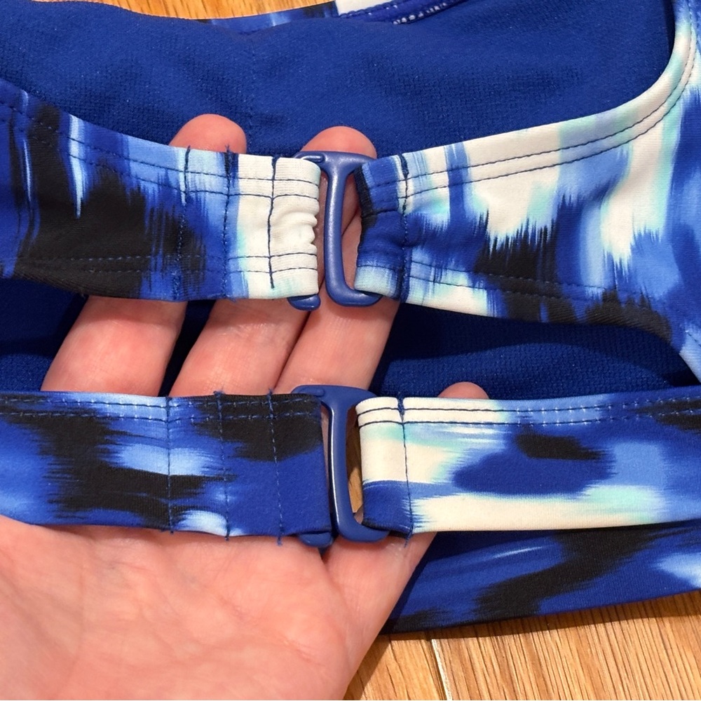 Time and Tru Blue and White Keyhole Swimsuit Top - Picture 6 of 10